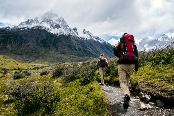 Où trouver des randonnées guidées gratuites dans les campagnes anglaises?
